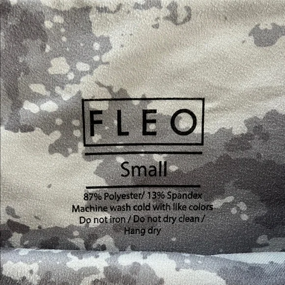 Fleo Shorts - Picture 2 of 2